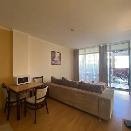 Atrium 402 Elenite One Bedroom Апартаменти *