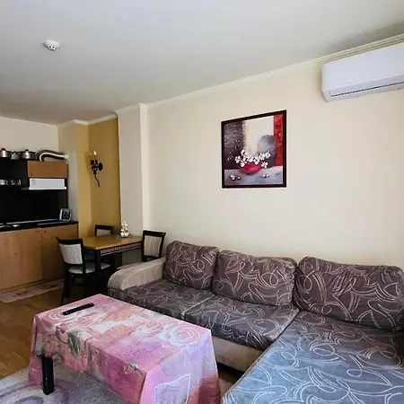 Atrium 402 Elenite One Bedroom Apartmán